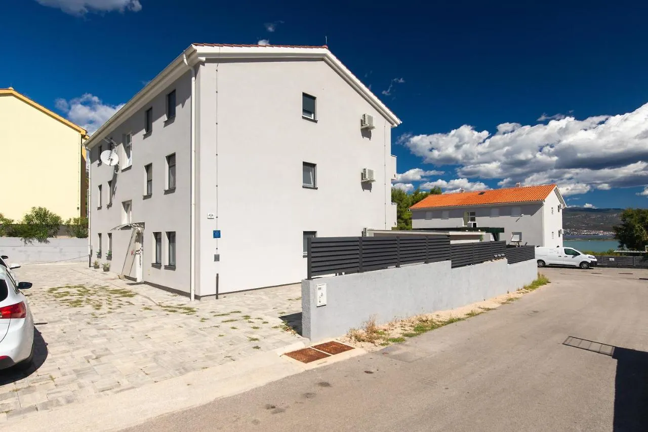 Apartment Patrick With Private Pool Čižići