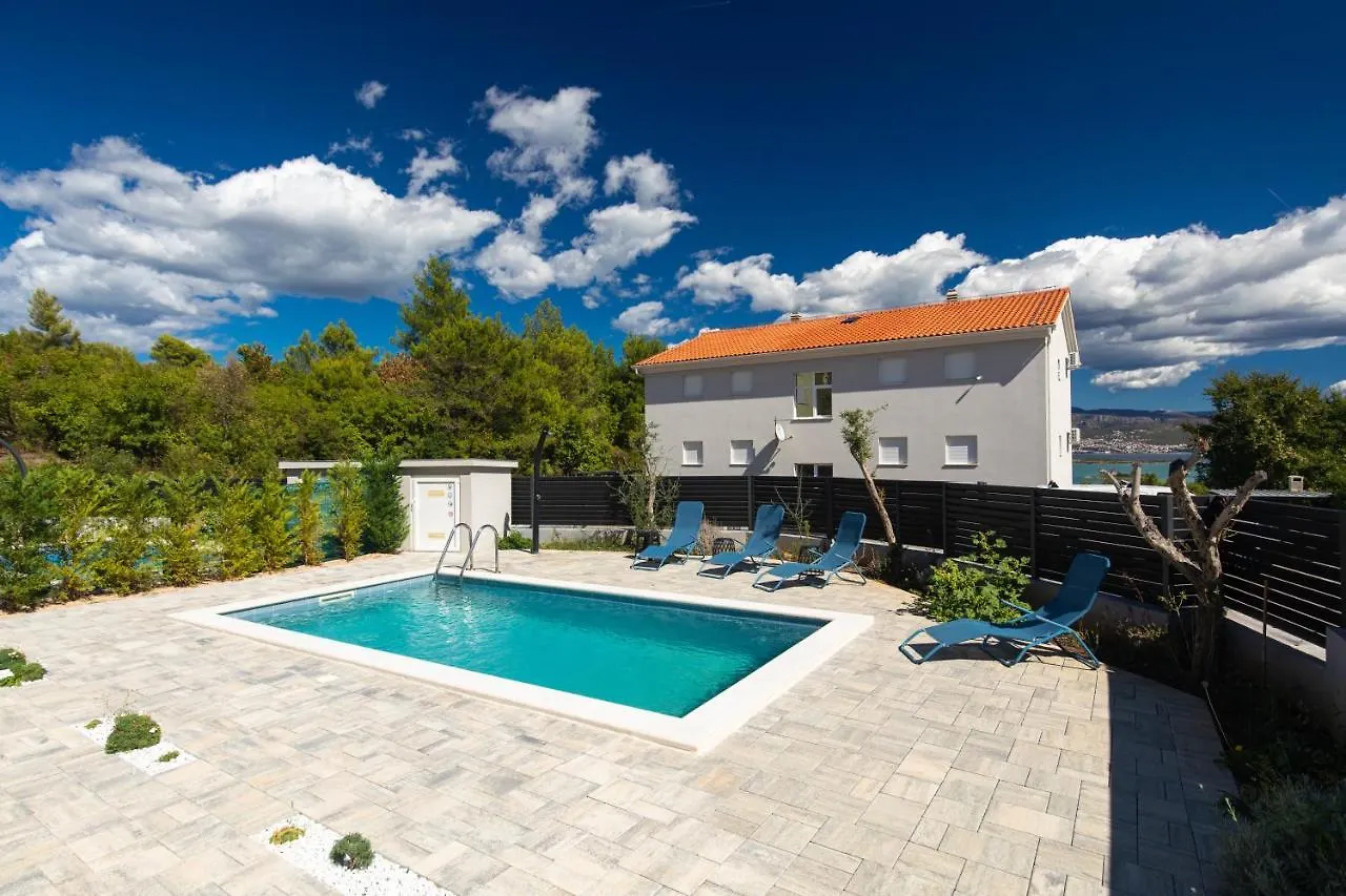 Apartment Patrick With Private Pool Čižići 0*,  كرواتيا